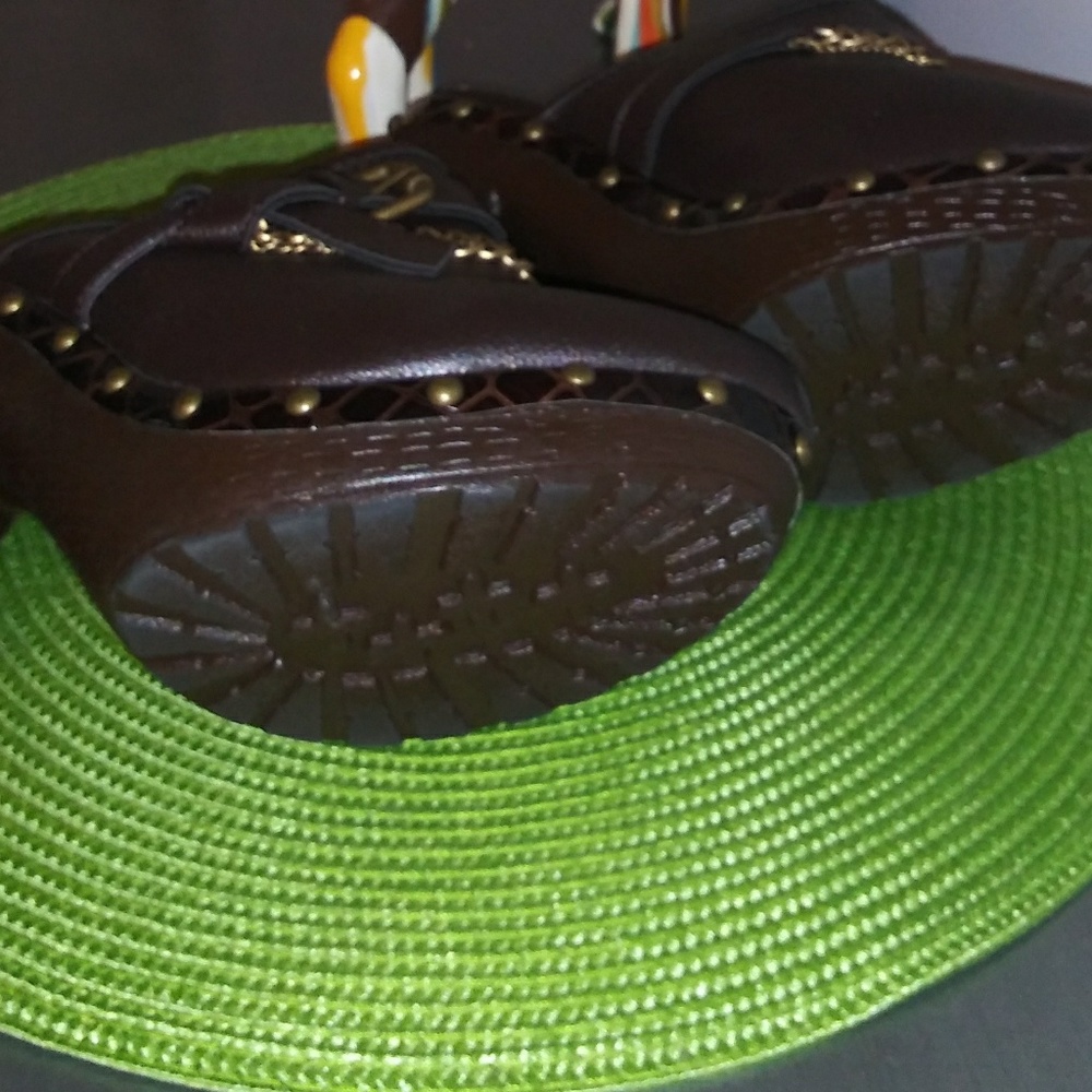 Clogs - Picture 3 of 3